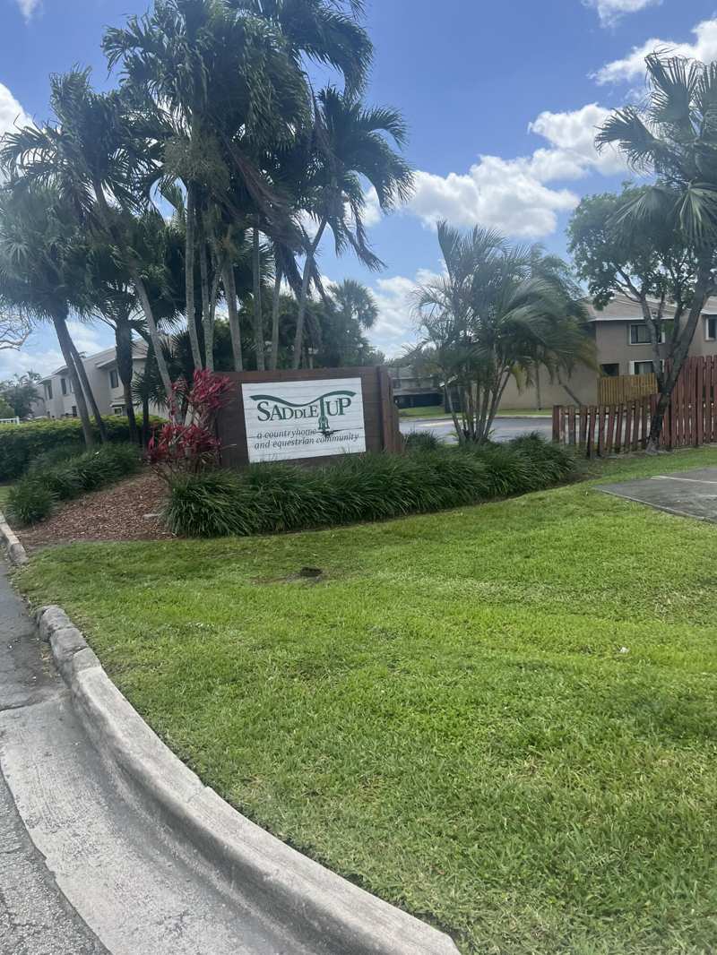 3 bedroom Townhouse at 5182 S University Drive, Saddle-Up Plat, Davie — photo 1