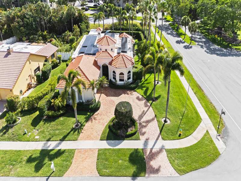 3 bedroom Single Family Residence at 2370 Deer Creek Trail, Deer Creek Golf Estates Sec 1, Deerfield Beach — photo 1