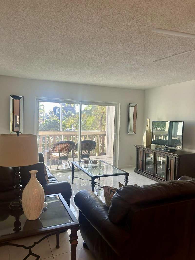 2 bedroom Condominium at 410 SE 2nd Street #323, Fourth Gulfstream Garden, Hallandale Beach — photo 1