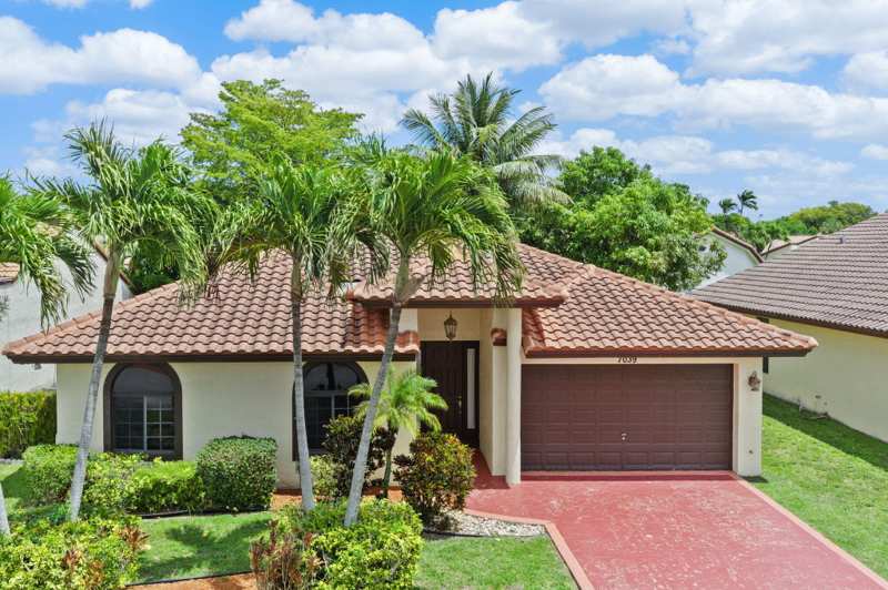 3 bedroom Single Family Residence at 7039 Golf Pointe Circle, Woodmont Tract 71, Tamarac — photo 1