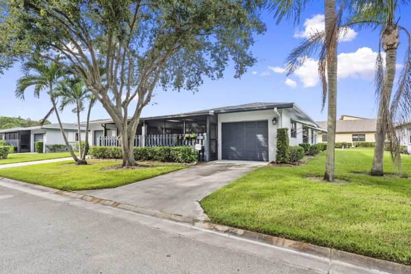 2 bedroom Condominium at 1767 S Dovetail Drive #R, Savannah'S Condominium 1A, Fort Pierce — photo 1