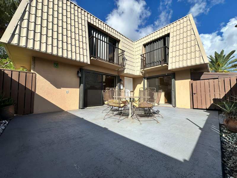 2 bedroom Townhouse at 5718 57th Way, Village Of Sandalwood Lakes South, West Palm Beach — photo 1
