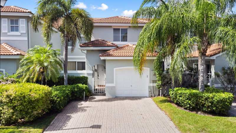 2 bedroom Townhouse at 931 Lemonwood Court, West Lake Village , Hollywood — photo 1