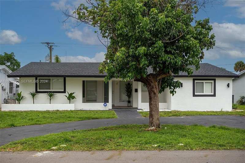 4 bedroom Single Family Residence at 3705 Garden Lane, Miramar Isles Sec 1, Miramar — photo 1