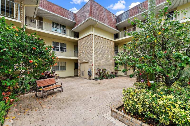 2 bedroom Condominium at 5570 Tamberlane Circle #131, Tamberlane 4 Condo, Palm Beach Gardens — photo 1