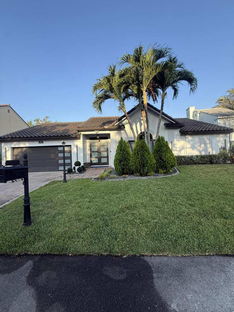 4 bedroom Single Family Residence at 7670 Live Oak Drive, Woodside Estates, Coral Springs — photo 1