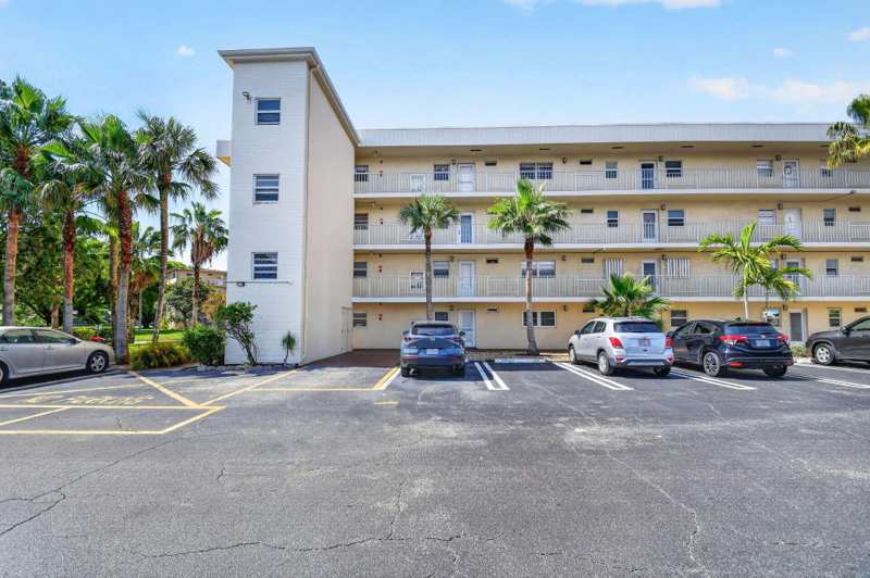 2 bedroom Condominium at 2515 NE 1st Court #4020, Village Royale On The Green Condo, Boynton Beach — photo 1