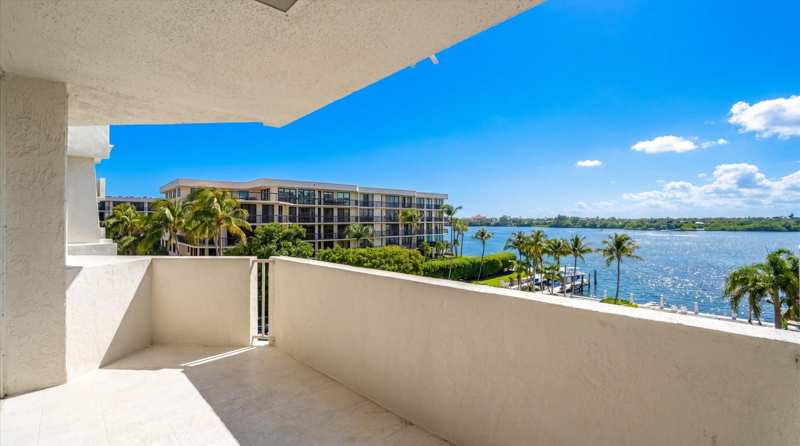 2 bedroom Condominium at 2773 S Ocean Boulevard #410, Carlyle House Condo, Palm Beach — photo 1