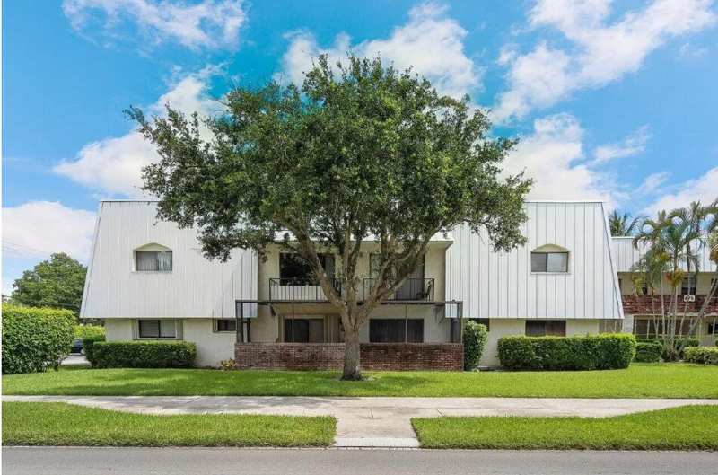 2 bedroom Condominium at 875 NW 13th Street #405, Centre Hill Courts Condo, Boca Raton — photo 1