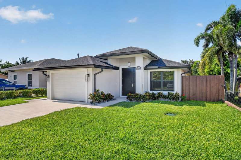 3 bedroom Single Family Residence at 4944 Mcconnell Street, Greenwood, Lake Worth — photo 1