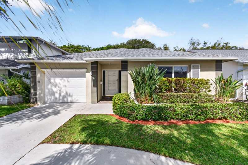 3 bedroom Single Family Residence at 201 Del Rio Boulevard, Lincolnwood Village, Boca Raton — photo 1