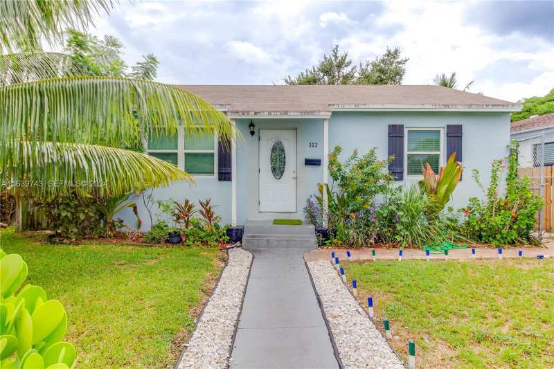 3 bedroom Single Family Residence at 322 N C Street, Lake Worth Town Of, Lake Worth Beach — photo 1