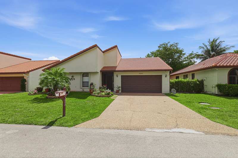 3 bedroom Single Family Residence at 7040 Golf Pointe Circle, Woodmont Tract 71, Tamarac — photo 1