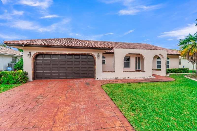 4 bedroom Single Family Residence at 895 NW 110th Lane, Cypress Run, Coral Springs — photo 1