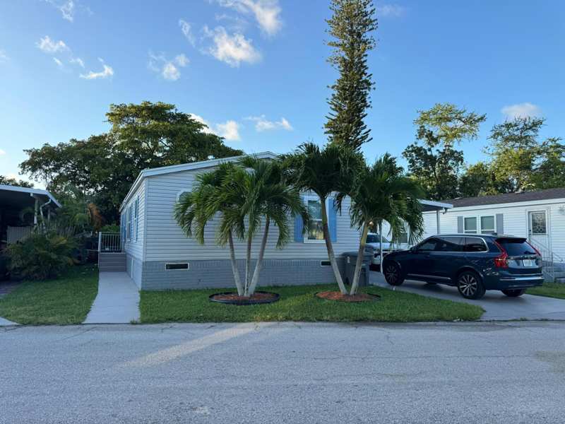 4 bedroom Mobile Home at 3899 Redman Parkway #143, Whispering Pines, Boynton Beach — photo 1