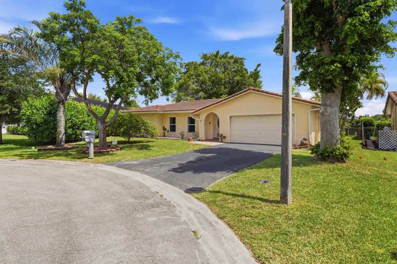 5 bedroom Single Family Residence at 11748 NW 28th Street, Coral Springs Country Club, Coral Springs — photo 1