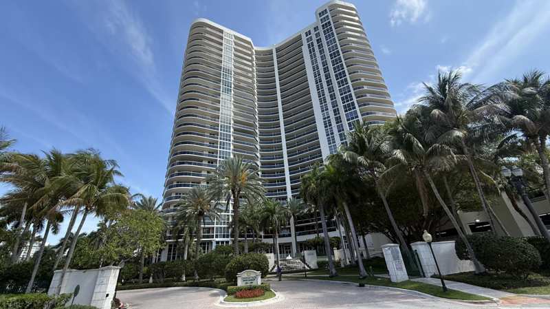 2 bedroom Condominium at 3200 N Ocean Boulevard #605, Lhermitage II Condominium, Fort Lauderdale — photo 1