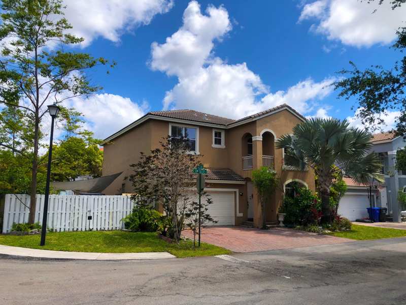 4 bedroom Single Family Residence at 3775 SW 50th Street, Maple Ridge, Fort Lauderdale — photo 1