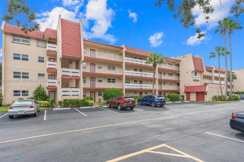 2 bedroom Condominium at 1015 Country Club Drive #307, Oriole Golf & Tennis Club Condo, Margate — photo 1