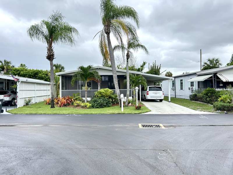 2 bedroom Mobile Home at 3409 Lake Overlook Place, Palm Breeze Club, Lake Worth — photo 1