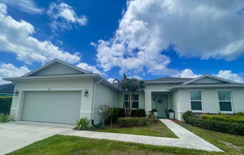 4 bedroom Single Family Residence at 424 SW Ridgecrest Drive, Port St Lucie Section 34, Port St. Lucie — photo 1
