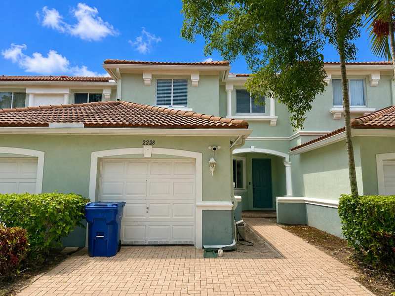 3 bedroom Townhouse at 2228 Oakmont Drive, Thousand Oaks, Riviera Beach — photo 1