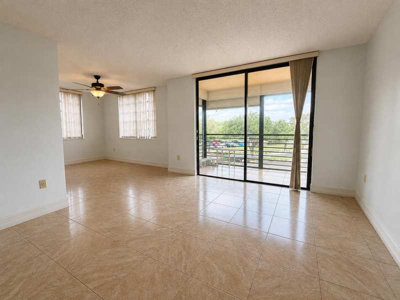 1 bedroom Condominium at 1000 Colony Point Circle #315, Colony Point 2 Condo, Pembroke Pines — photo 1