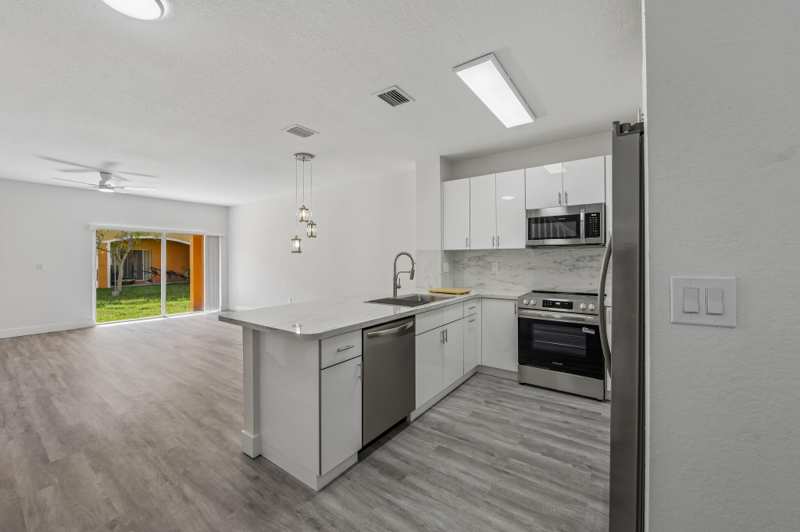 3 bedroom Townhouse at 560 St Tropez Lane, Monte Carlo, Margate — photo 1