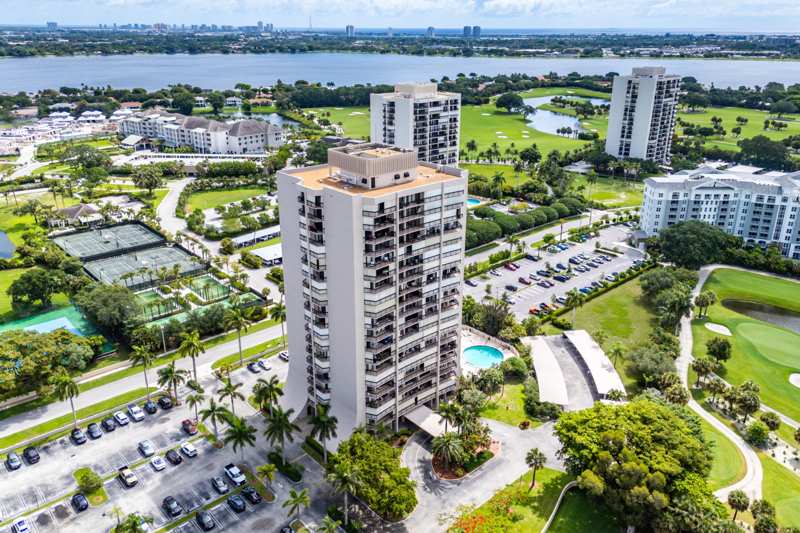 1 bedroom Condominium at 2425 Presidential Way #Ph5, Lands Of The President Condo 7, West Palm Beach — photo 1