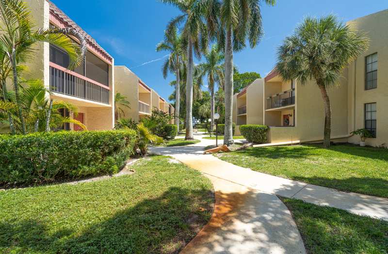 2 bedroom Townhouse at 769 SE 1st Way #85, Vista Gardens I Condo, Deerfield Beach — photo 1