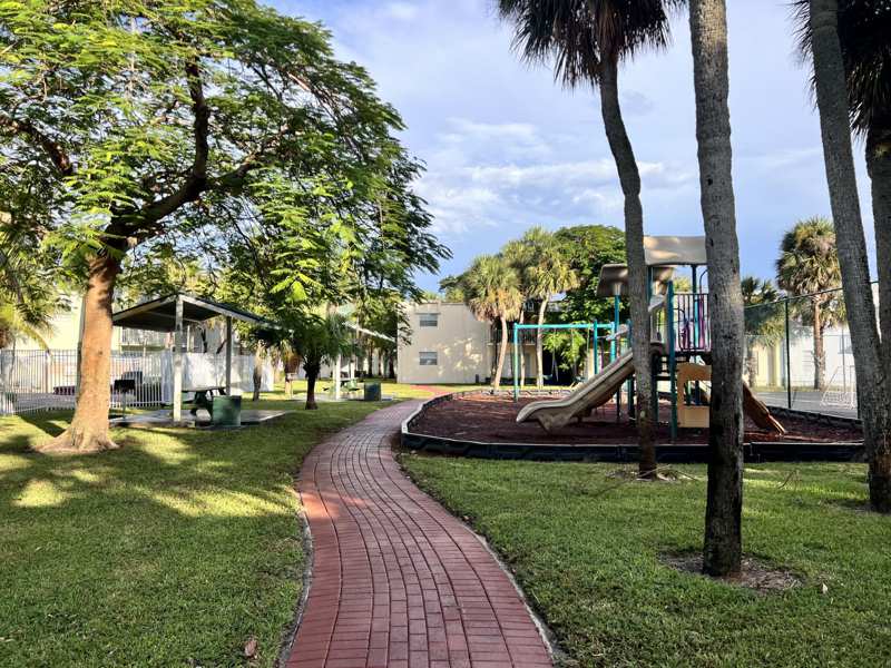 2 bedroom Condominium at 405 Executive Center Drive #208, Clear Lake Palms Condo, West Palm Beach — photo 1