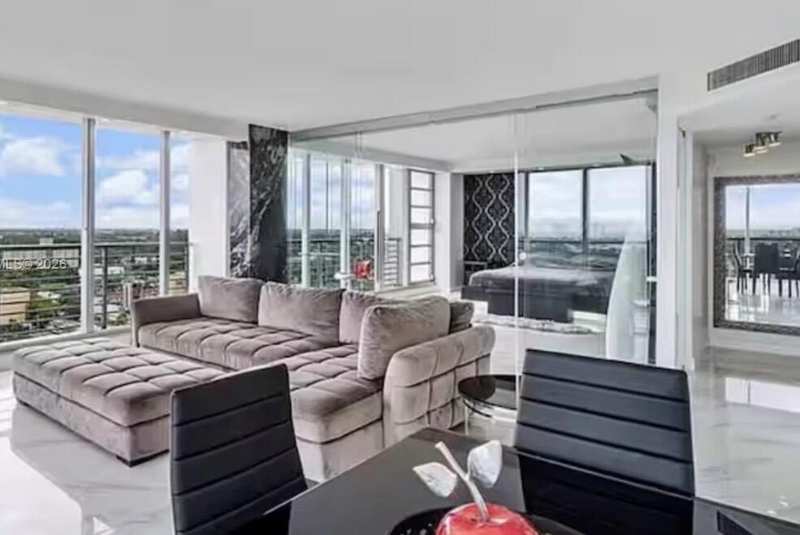 1 bedroom Condominium at 1720 Harrison Street #15a, Home Tower Condo, Hollywood — photo 1