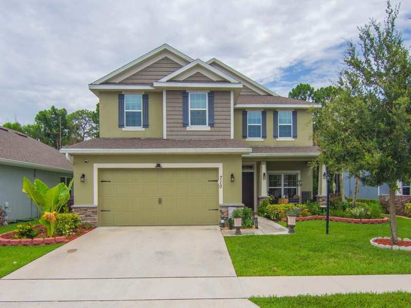 5 bedroom Single Family Residence at 710 NE Turtleback Trail, River Place, Port St. Lucie — photo 1