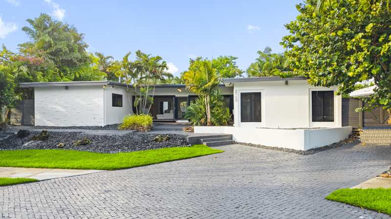 4 bedroom Single Family Residence at 2112 Manatee Drive, Harbour Inlet, Fort Lauderdale — photo 1