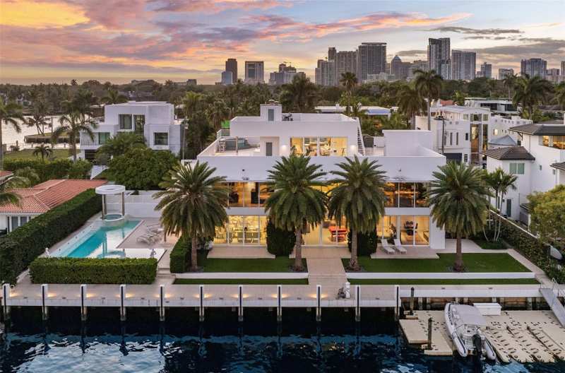6 bedroom Single Family Residence at 500 Isle Of Capri Drive, Venice Resub In Blks 3 & 4, Fort Lauderdale — photo 1