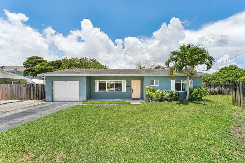2 bedroom Single Family Residence at 301 SE 3rd Street, Bonita Park, Deerfield Beach — photo 1
