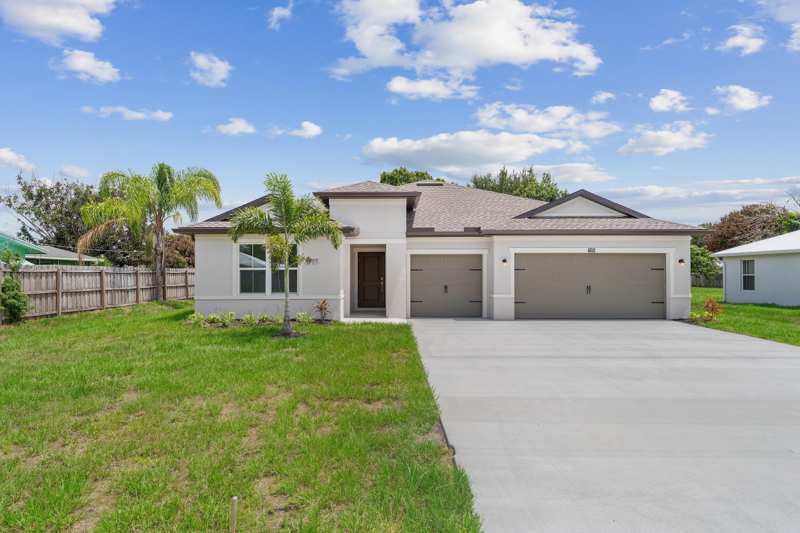 4 bedroom Single Family Residence at 1611 SE Minorca Avenue, Port St Lucie Section 81, Port St. Lucie — photo 1