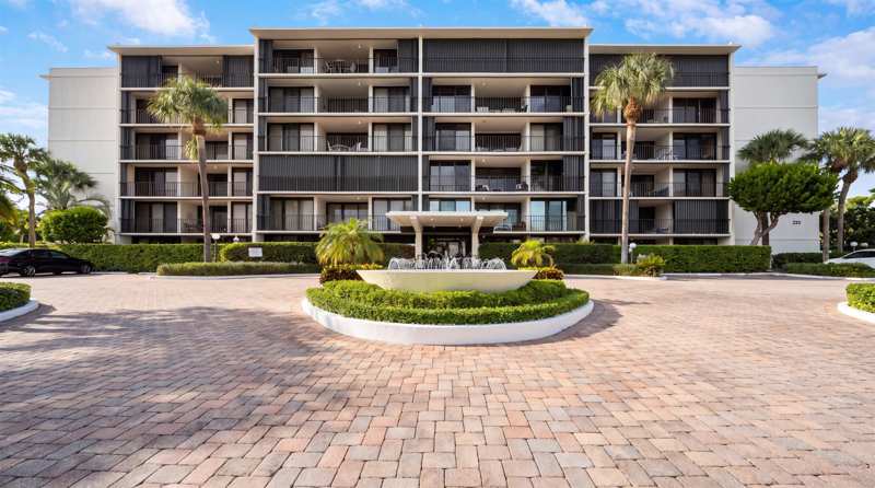 2 bedroom Condominium at 225 S Beach Road #102, Ocean Villas Condo Apts, Jupiter — photo 1