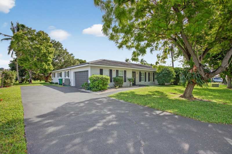 5 bedroom Single Family Residence at 2421 NW 114th Avenue, Coral Springs Country Club West, Coral Springs — photo 1