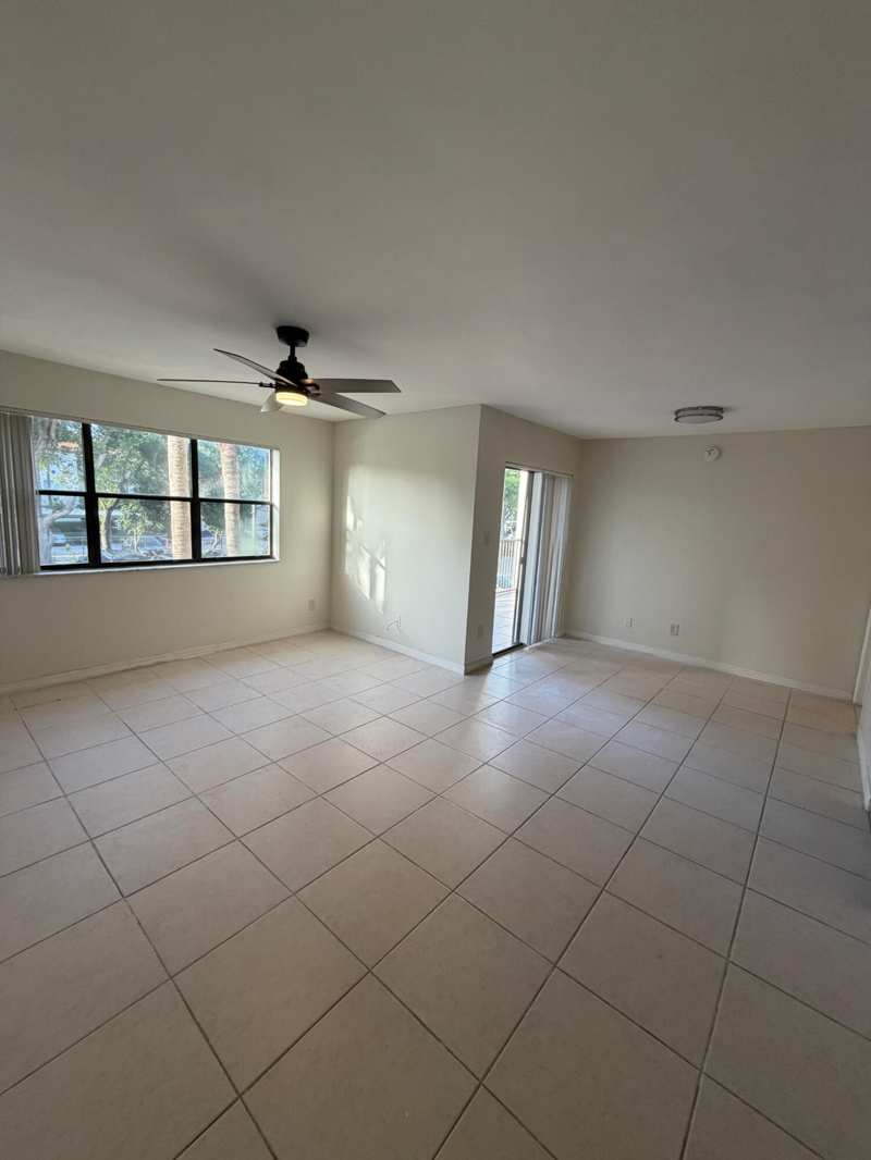 1 bedroom Condominium at 540 S Park Road #25-9, Hollywood Parc Condominium, Hollywood — photo 1