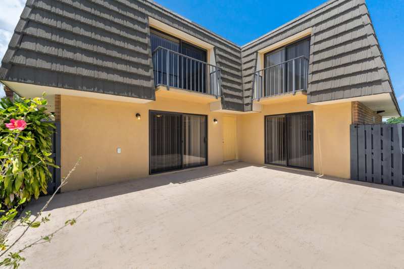 2 bedroom Townhouse at 915 9th Way, Village Of Sandalwood Lakes 1, West Palm Beach — photo 1
