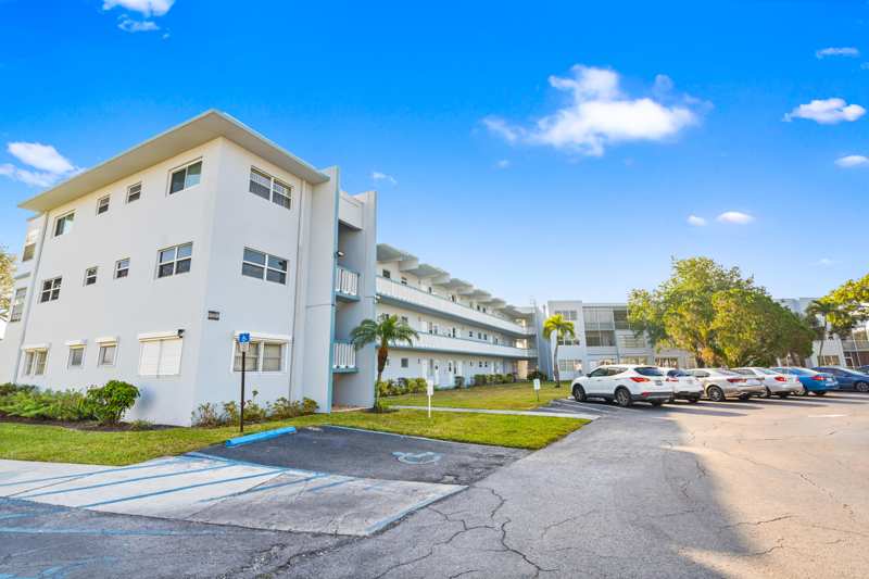 2 bedroom Condominium at 2223 Park Lane #210, Sheridan Lakes Condo Apts No 7, Hollywood — photo 1