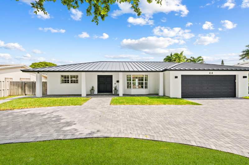 3 bedroom Single Family Residence at 44 Fort Royal Isle, Bermuda-Riviera Sub Of Galt, Fort Lauderdale — photo 1
