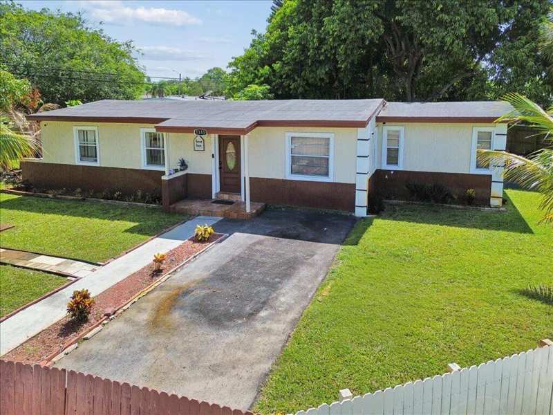 4 bedroom Single Family Residence at 1313 NW 13th Court, Lauderdale Manors Add Rev Plat, Fort Lauderdale — photo 1