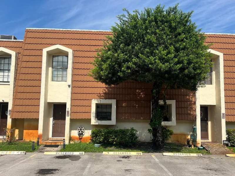 2 bedroom Townhouse at 113 NW 115th Terrace, Chateaulaine, Plantation — photo 1