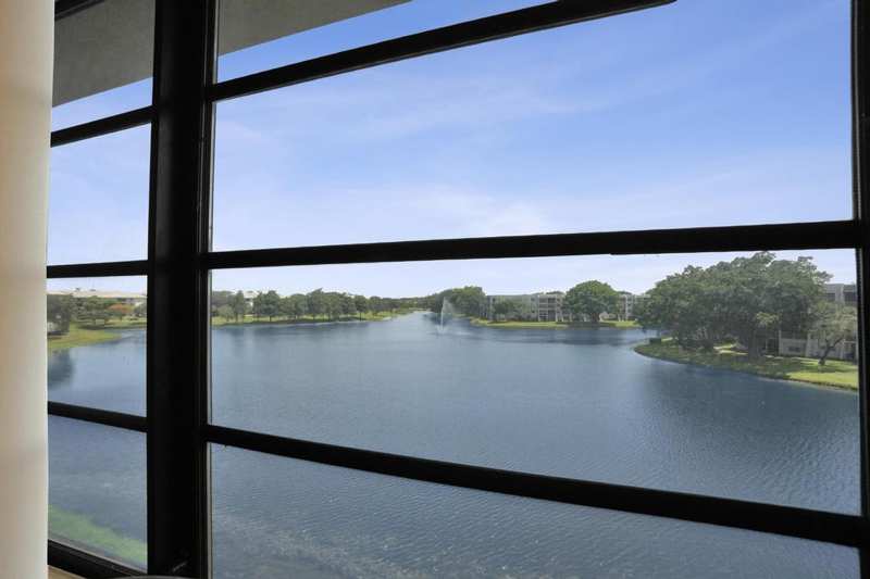 2 bedroom Condominium at 1524 Whitehall Drive #406, Condo 12 Of Whitehall Condos, Davie — photo 1