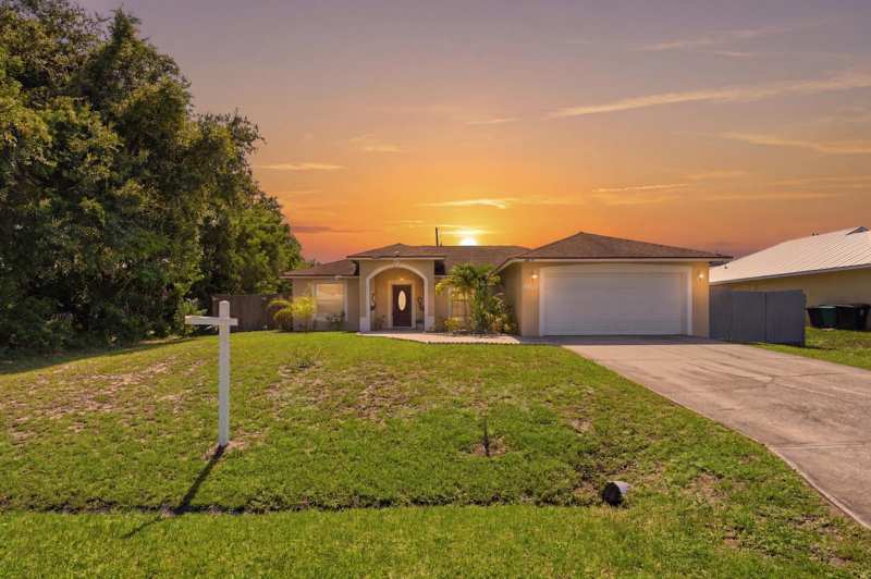 3 bedroom Single Family Residence at 2674 SW Abelard Street, Port St Lucie Section 23, Port St. Lucie — photo 1