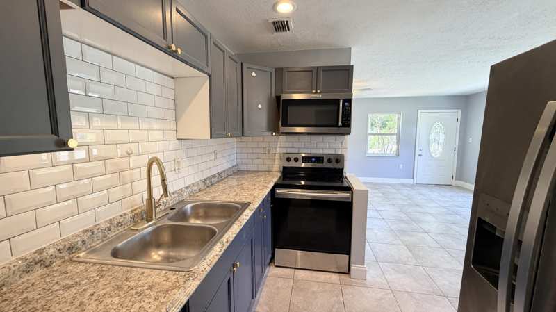 3 bedroom Single Family Residence at 607 N 19th Street, Washington Heights Subdivision, Fort Pierce — photo 1