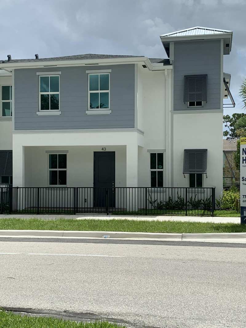 4 bedroom Townhouse at 747 SE Central Parkway #43, Towne Park Replat No. 2, Stuart — photo 1