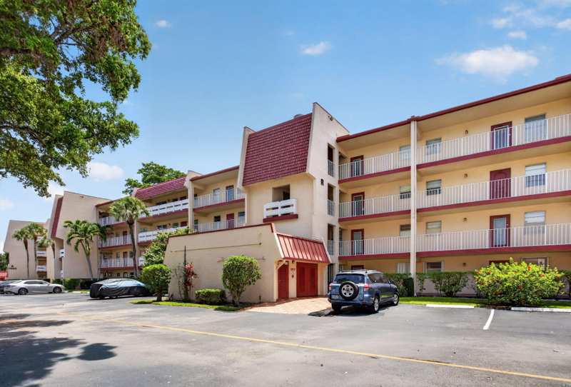 1 bedroom Condominium at 1030 Country Club Drive #205, Oriole Golf & Tennis Club Condo, Margate — photo 1